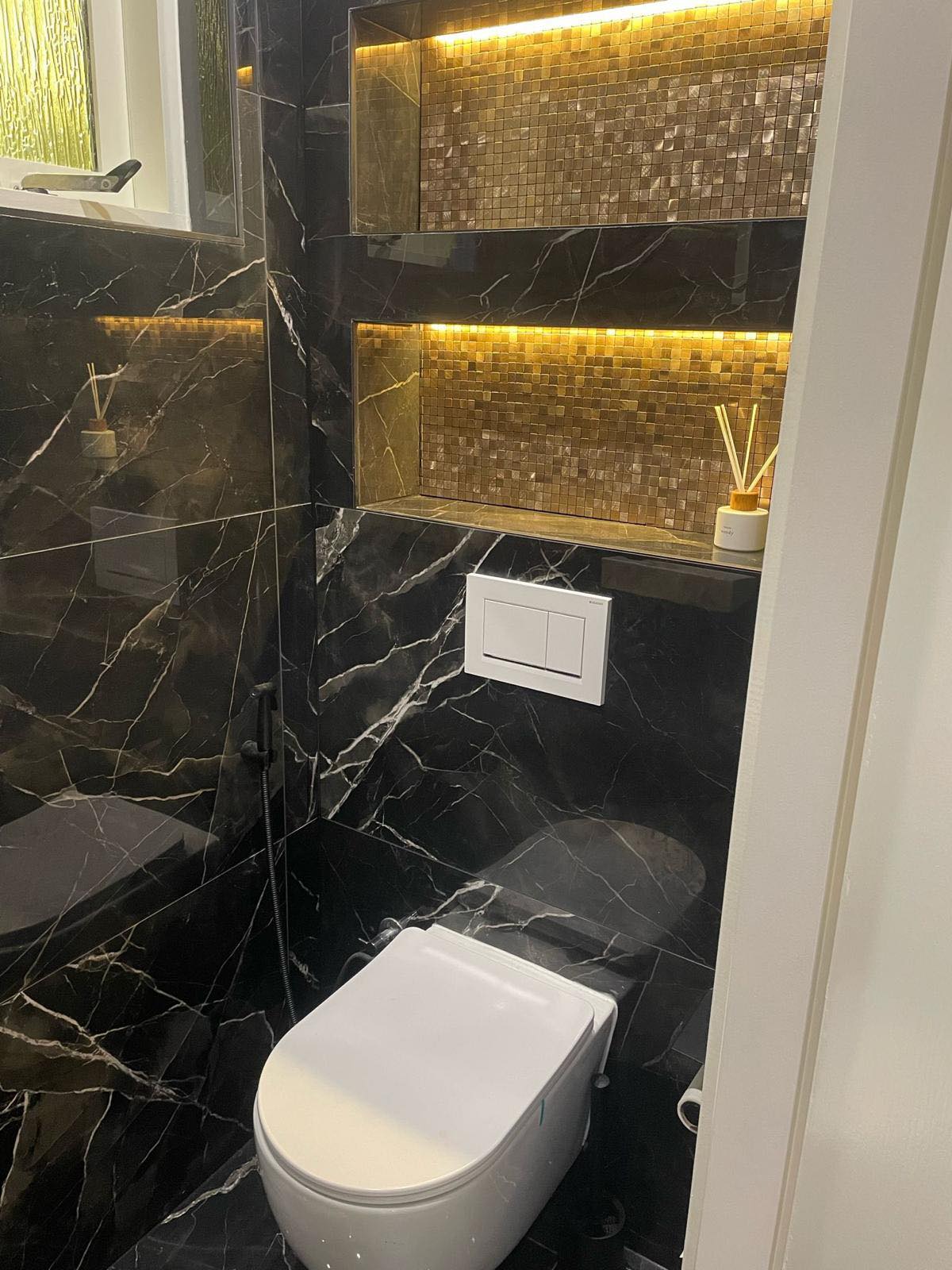 Toilet Renovatie gouden-decoratie